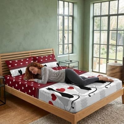 Drap housse rouge confortable et doux au toucher 